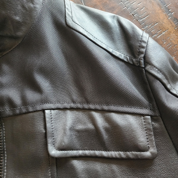 Danier leather jacket - Picture 6 of 8